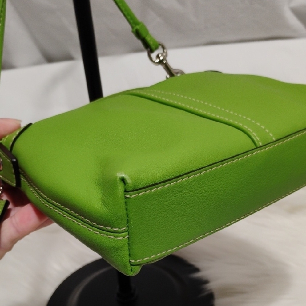 SALE! Auth Coach Mini 🍏 Green Shoulder Bag  W Scarf & Hangtag & Extender - Picture 6 of 13